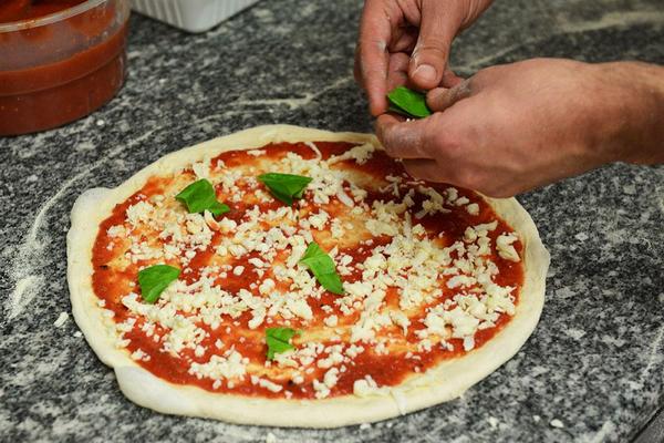 2-pizza-tonda-family-pizza-verona
